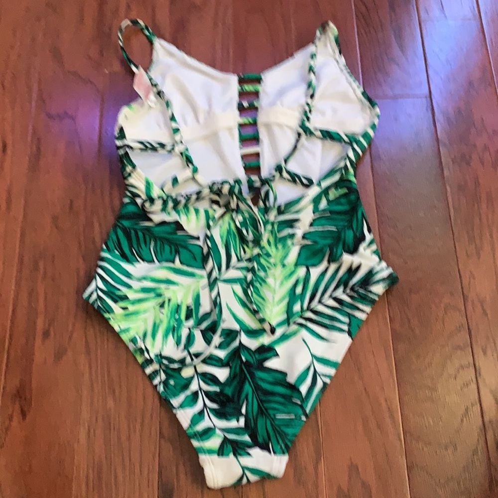 One peice swimsuit - Picture 2 of 5